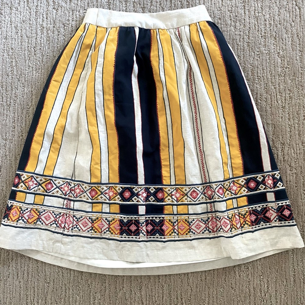 Anthropologie skirt w shell lining and pockets.  Size S.  I am 5’6 and 130 lbs.
